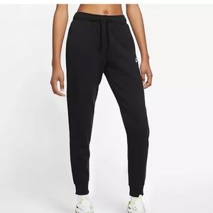 Women’s Nike sweatpants size small